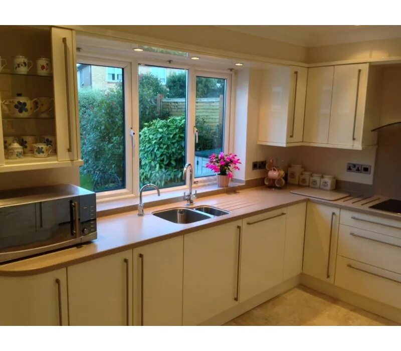 Кухня с 3 окнами дизайн фото Купить кухню под окном "Сузегана" по цене от 17673руб. от фабрики Grandis Москва