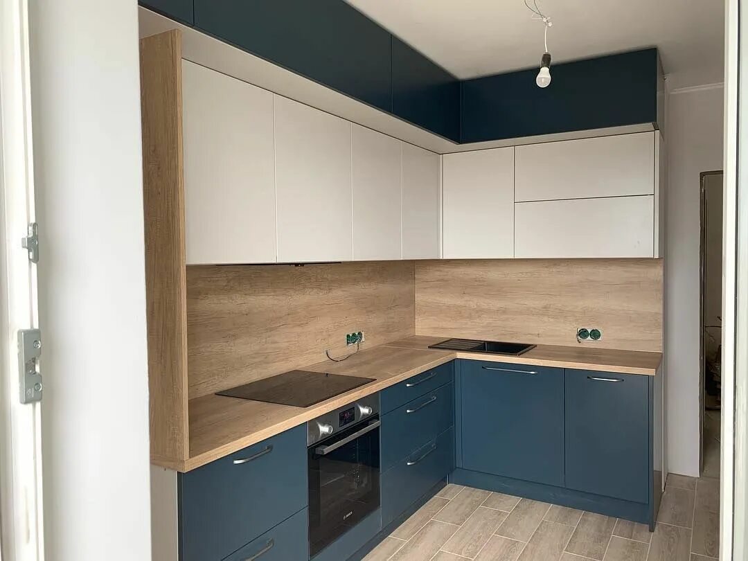 Кухня с антресолями до потолка фото Кухня с антресолью Белла Корпусная и кухонная мебель на заказ по низким ценам в 