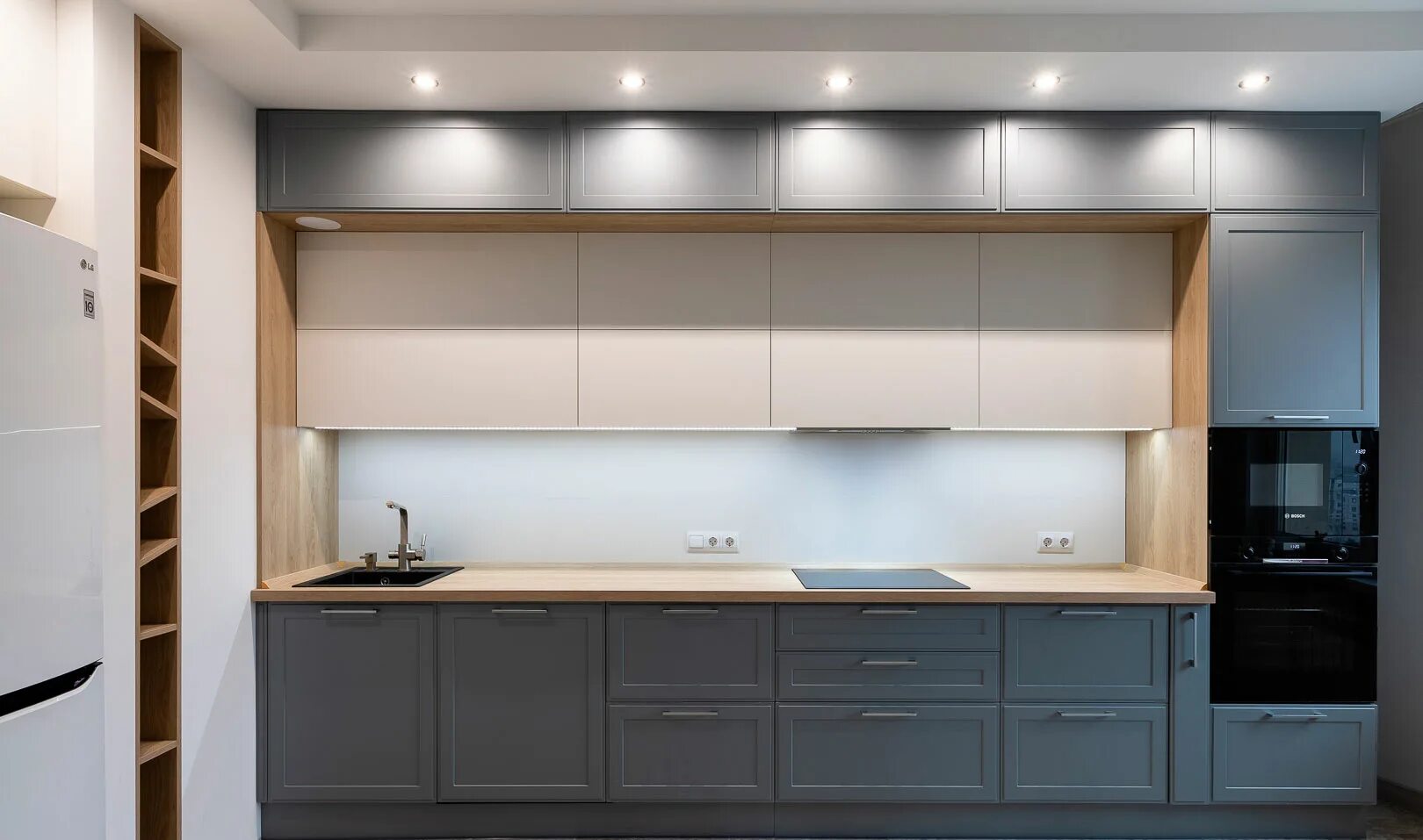 Кухня с антресолями до потолка фото Индивидуальные трехуровневые кухни на заказ Мебельмания - в СПб!