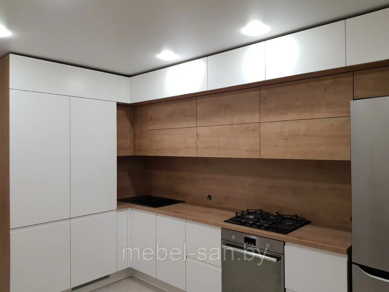 Кухня с антресолью фото Угловая кухня с антресолями HeatProf.ru