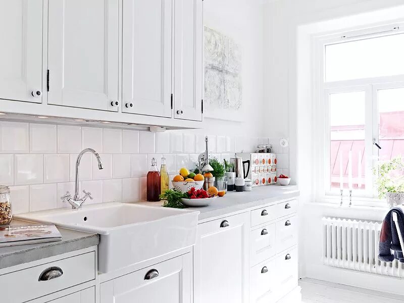 Кухня с белой плитой фото Kitchen Subway Tiles Are Back In Style - 50 Inspiring Designs White kitchen tile
