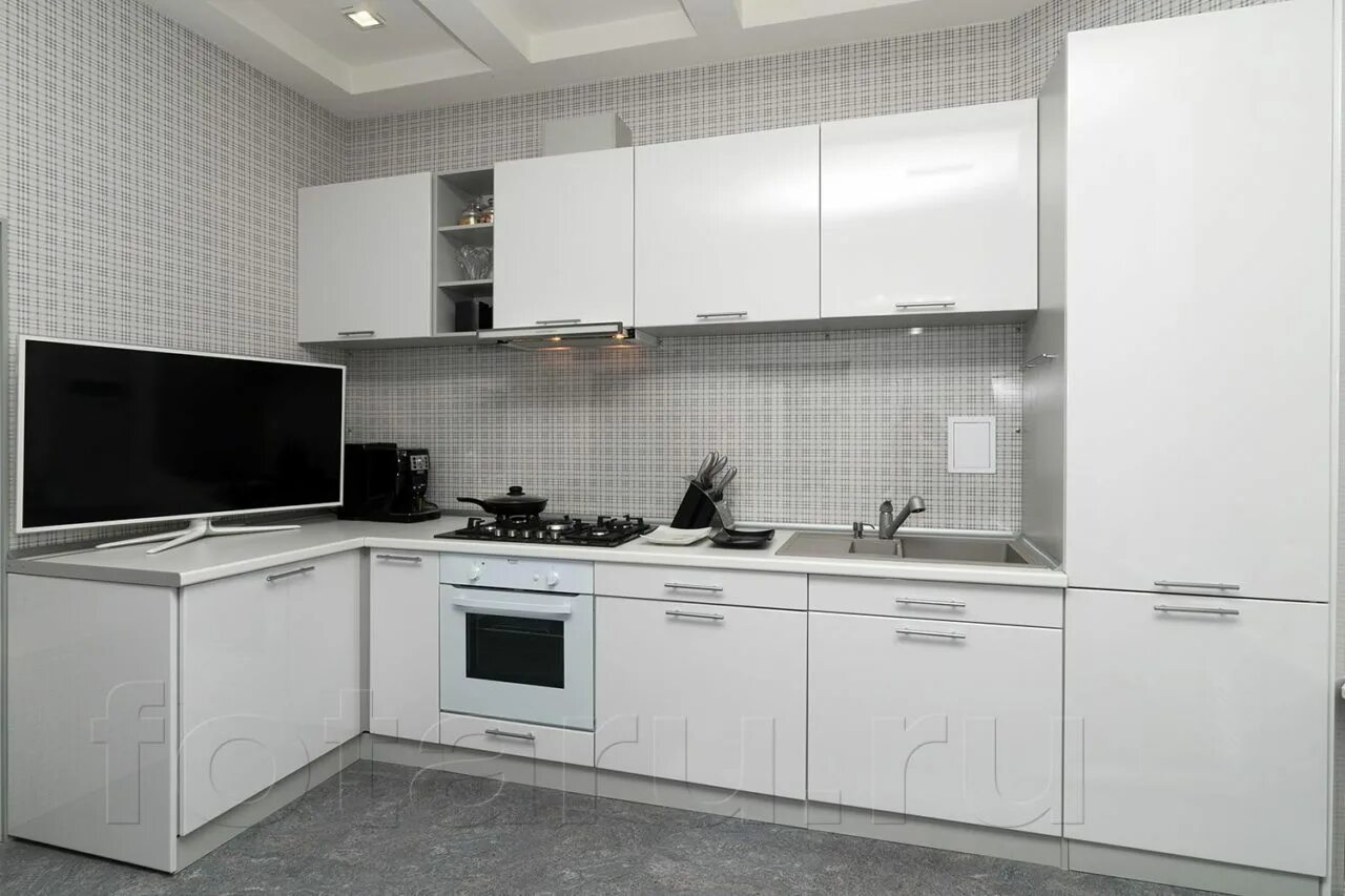 Кухня с белой техникой в интерьере Фотогалерея профессиональной съемки кухонной мебели в Санкт-Петербурге