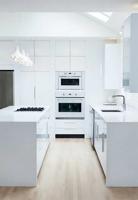 Кухня с белой техникой в интерьере фото 120 Apartment kitchen ideas apartment kitchen, kitchen, kitchen inspirations