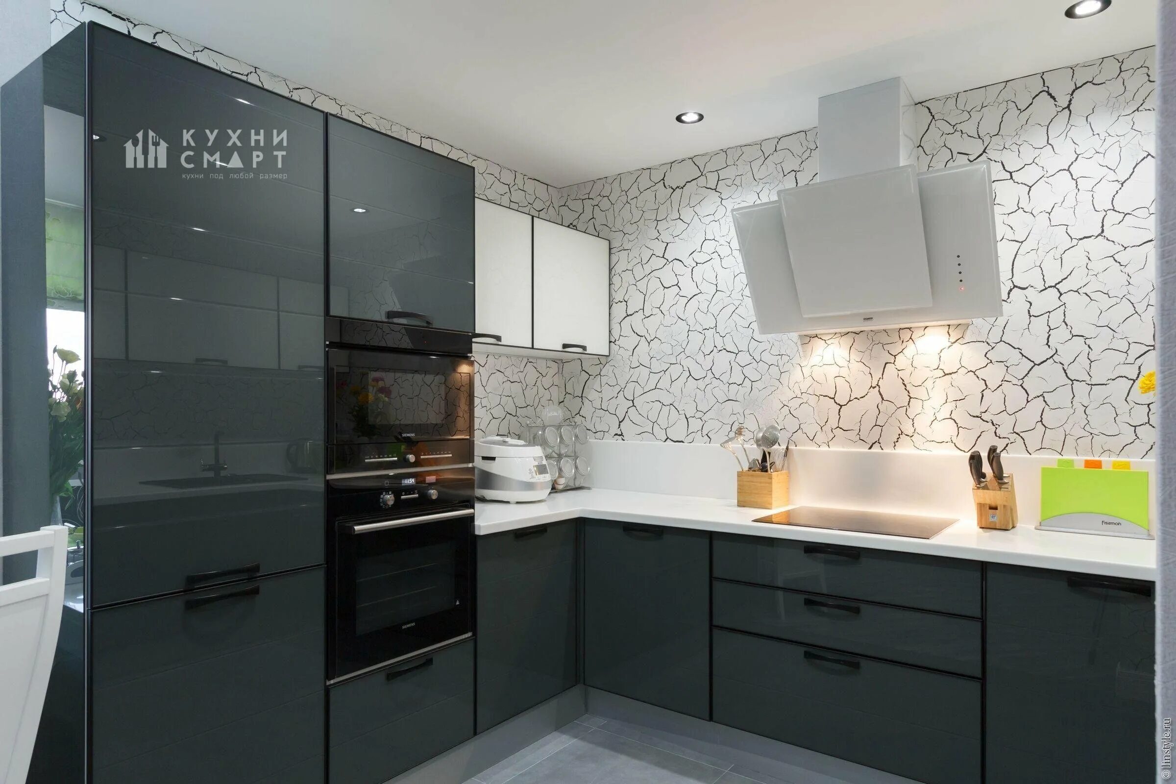 Кухня с белыми обоями фото дизайн Кухня Тереса - заказать недорого в Москве у производителя Кухни-Смарт