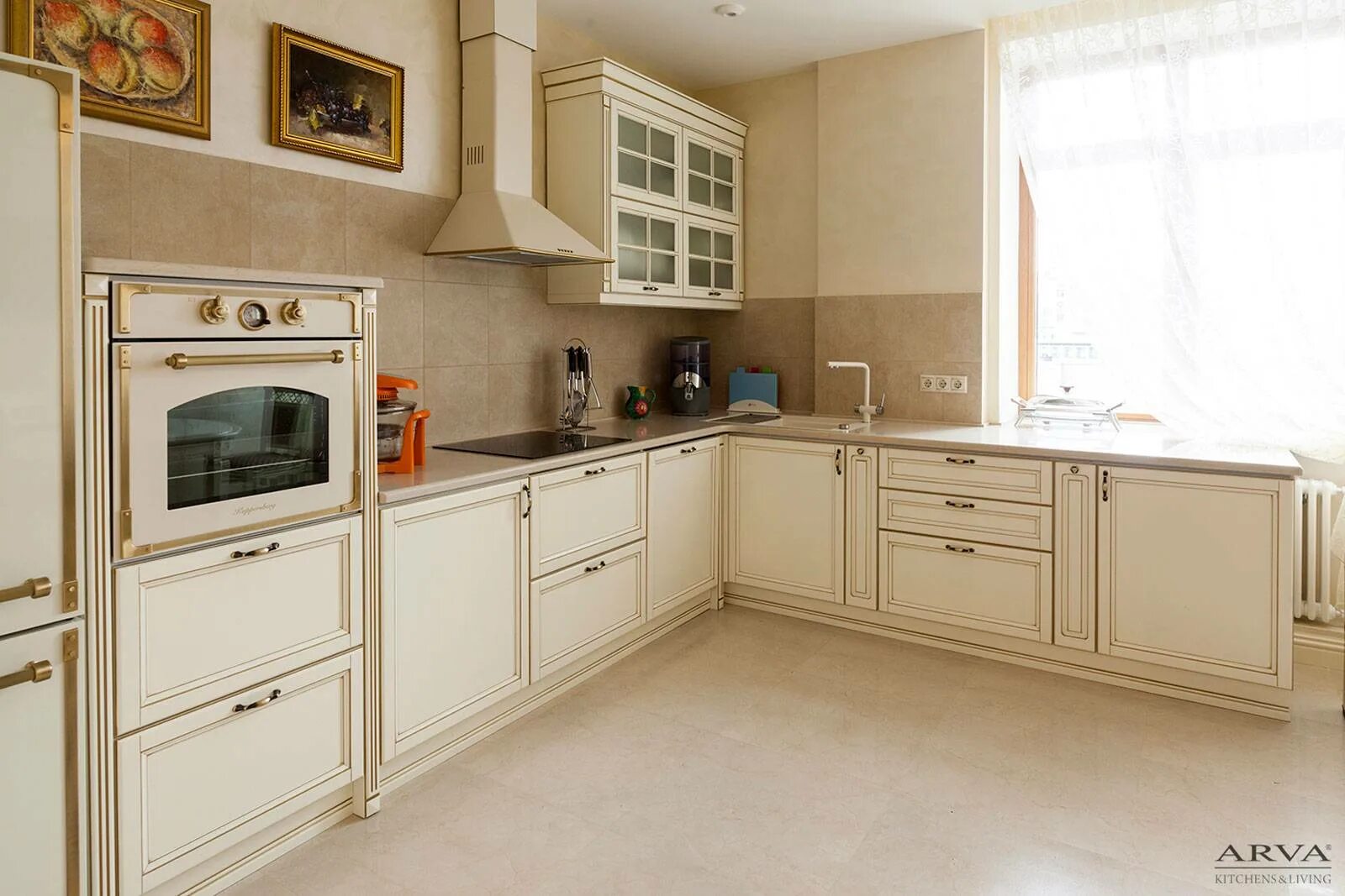 Кухня с бежевой техникой фото Современные кухни на заказ в Москве