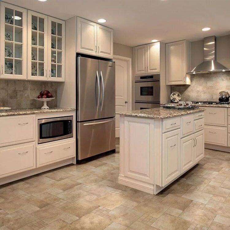 Кухня с бежевой техникой фото Кухня из массива белая с островом В ХАТУ