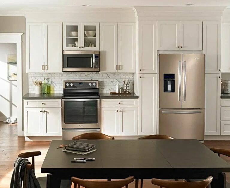 Кухня с бежевым холодильником дизайн фото Whirlpool Sunset Bronze: The New Stainless Steel? Modern kitchen trends, Outdoor