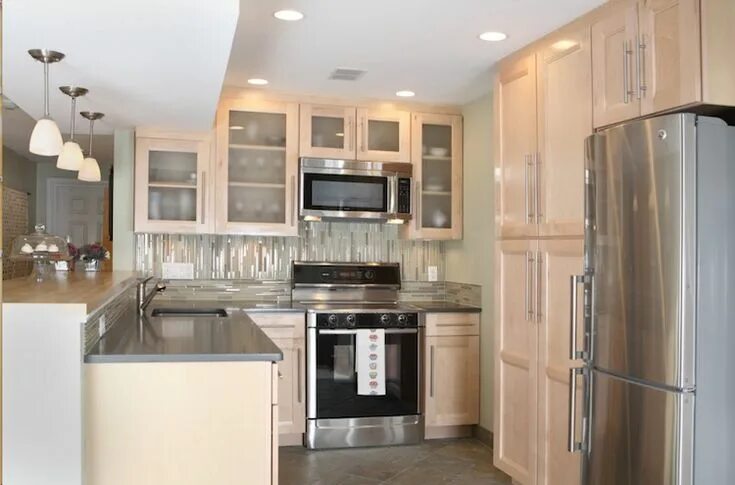 Кухня с бежевым холодильником дизайн фото Mixing Gray and Beige in the Kitchen - Shining on Design Small condo kitchen, Ki