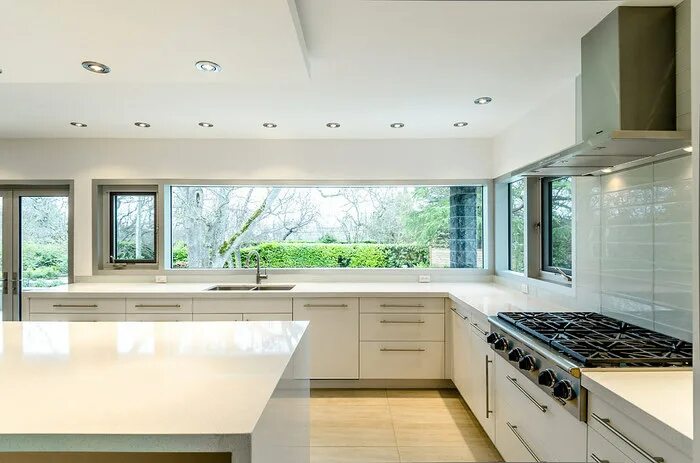 Кухня с большими окнами фото 15 кухонь с панорамными окнами - Фотоподборки