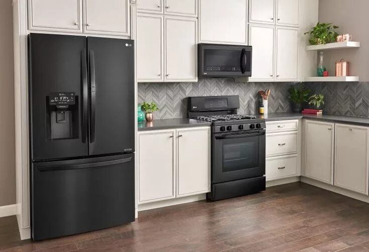 Кухня с черной бытовой техникой фото LG Matte Black Kitchen Appliances at Best Buy Black appliances kitchen, Matte bl