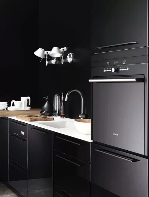 Кухня с черной бытовой техникой фото The Design Chaser: Black Kitchen Inspiration Kitchen inspirations, Kitchen desig