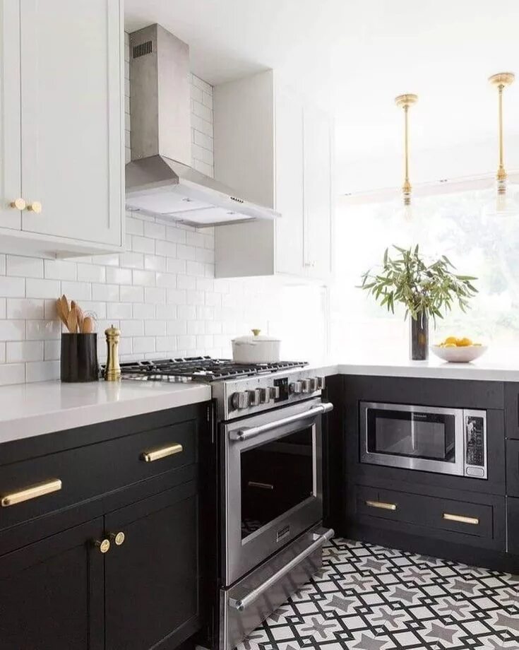 Кухня с черной бытовой техникой фото Pin by Іра юрків-курило on дача Kitchen remodel small, Kitchen remodel, Kitchen 