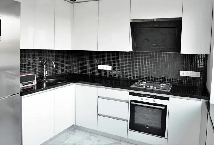 Кухня с черной столешницей фото Купить кухонный гарнитур в Алматы недорого под заказ на T-sklad.kz