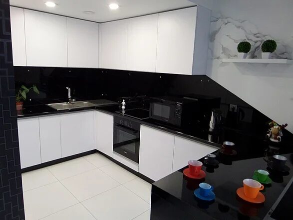 Кухня с черной столешницей фото Кухня "Форманта" - купить по цене от 39 000 руб. за м.п. - Заказать кухню от про