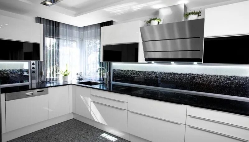 Кухня с черной столешницей фото Выбрать кухонный гарнитур с черной столешницей в Екатеринбурге - цены, производи