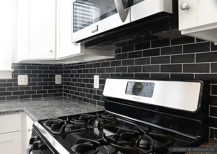 Кухня с черным фартуком фото 31+ Black Subway Backsplash ( Ideas ) - The Power of Black Color! Kitchen backsp