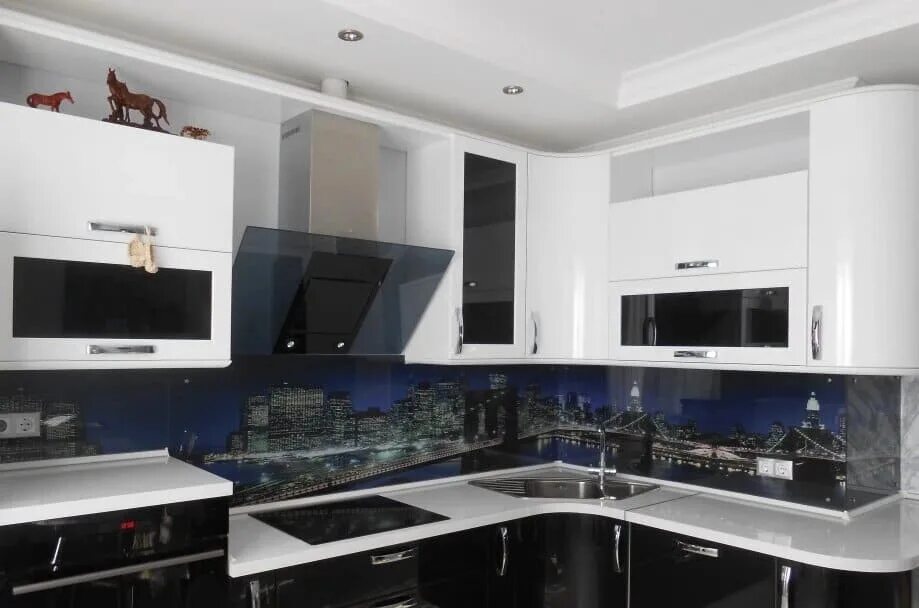 Кухня с черным фартуком фото Стеклянные фартуки для кухни Скинали купить в Волгограде