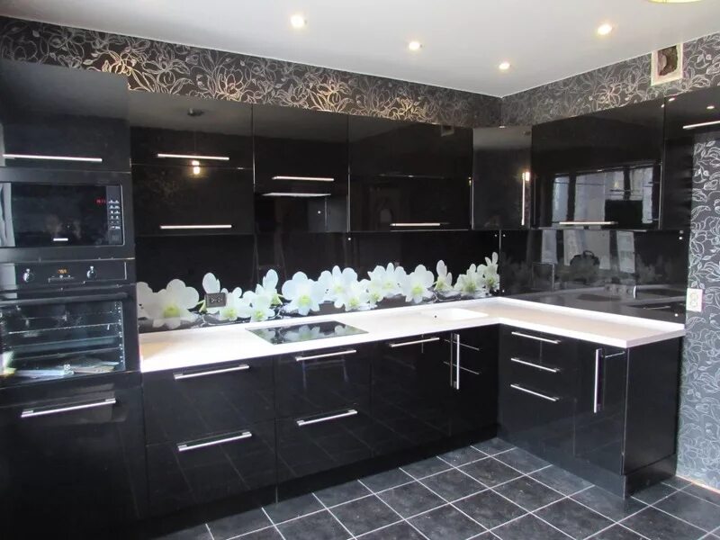 Кухня с черным гарнитуром фото Кухня угловая Черный глянец купить недорого в Екатеринбурге, фото, отзывы