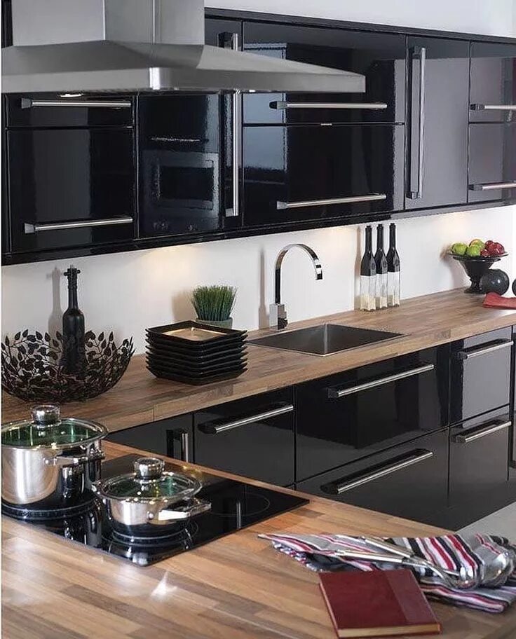 Кухня с черным гарнитуром фото Uma cozinha maravilhosa para inspirar! Preto e Madeira! Amei ❤ ️❤ Black kitchen d