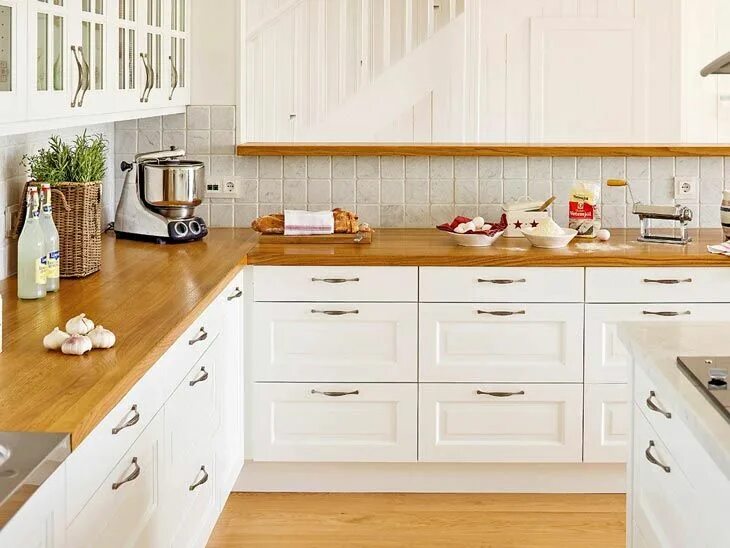 Кухня с деревянной столешницей в интерьере Хорошо спланированное пространство на кухне - Фотографии красивых интерьеров Sma