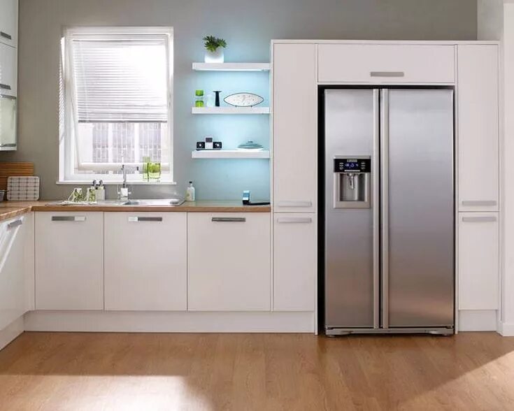 Кухня с двухдверным холодильником в интерьере фото simple designed larder around American F/F American fridge, Kitchen design, Amer