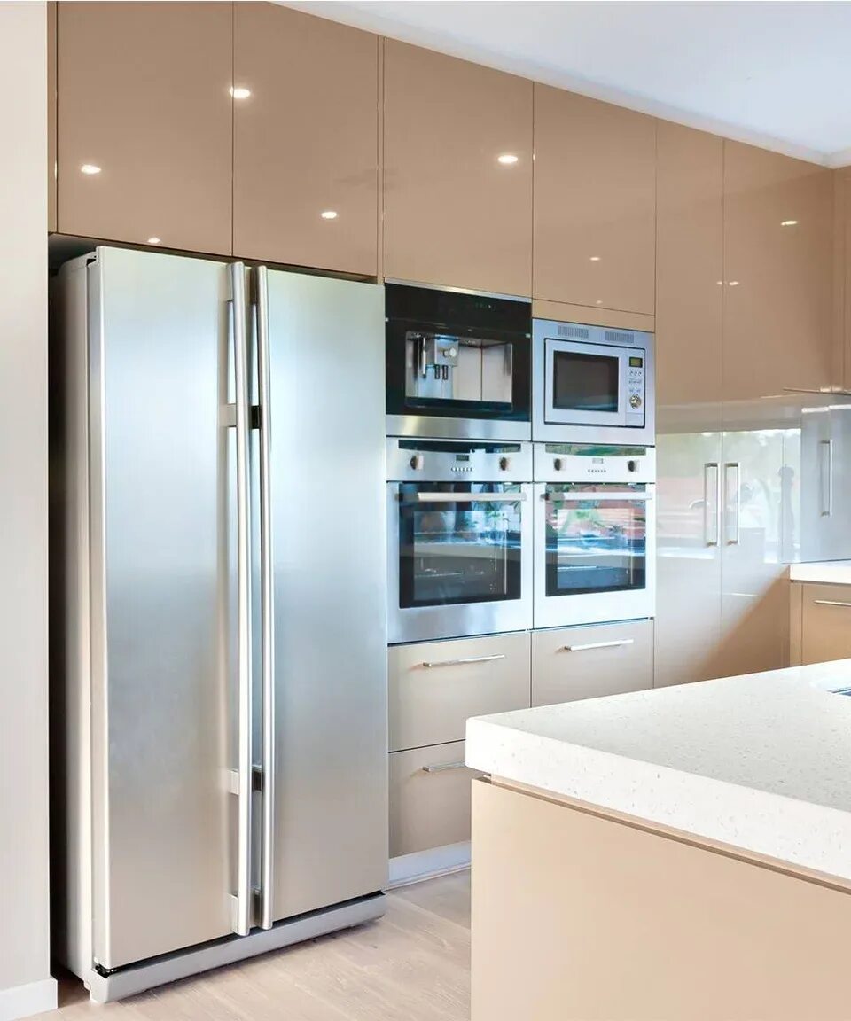Кухня с двухдверным холодильником в интерьере фото Double door refrigerator in the kitchen interior (45 Photos)