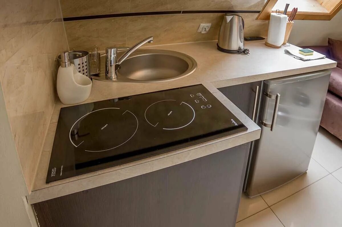 Кухня с двухкомфорочной варочной панелью фото Дизайн интерьера маленькой кухни. Топ - 10 идей! DOMEO РЕМОНТ КВАРТИР НЕДВИЖИМОС