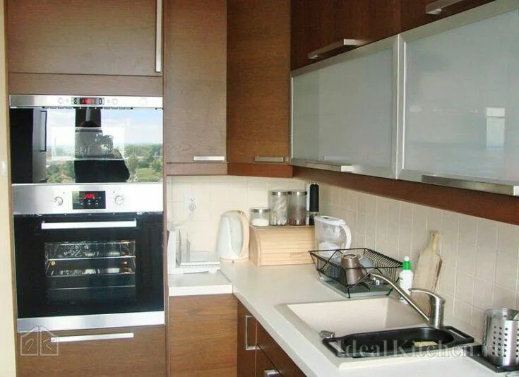 Кухня с двухкомфорочной варочной панелью газовой фото Кухонные гарнитуры для угловых маленьких кухонь - 2019 Дизайн Интерьера Интерьер