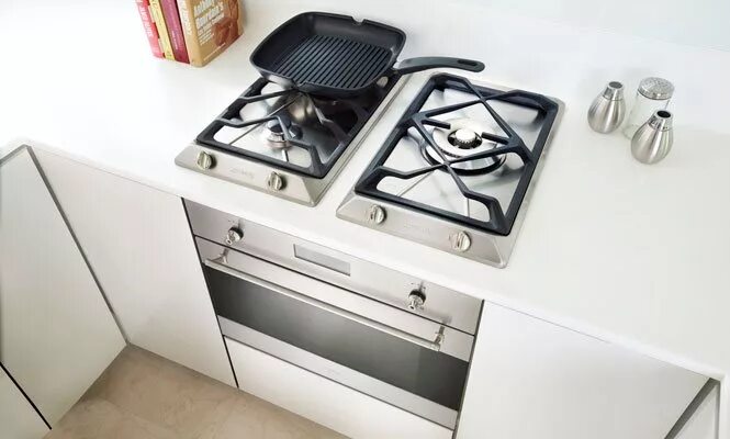 Кухня с двухкомфорочной варочной панелью газовой фото Плита встроенная в столешницу 2 конфорки: найдено 89 изображений