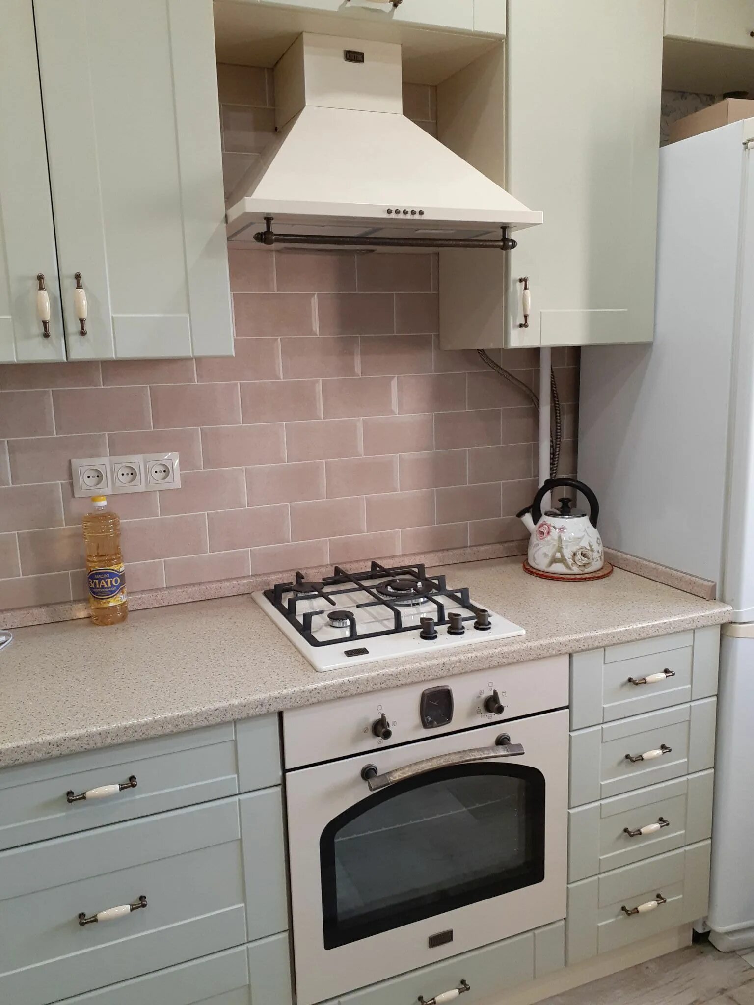 Кухня с двухкомфорочной варочной панелью газовой фото Газовая варочная панель Korting HG 465 CTRB - купить по низкой цене в интернет-м