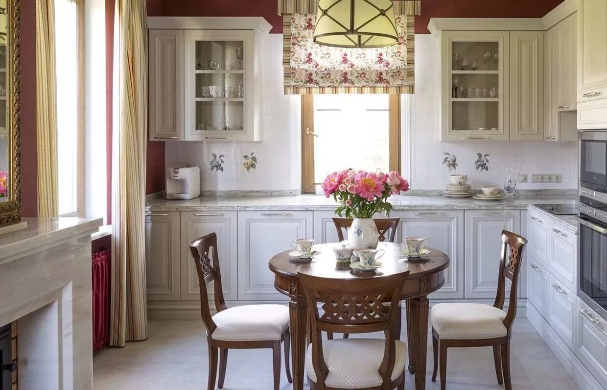 Кухня с двумя окнами дизайн Интерьер гостиной в стиле прованс, дизайн кухни-гостиной с фото - INMYROOM