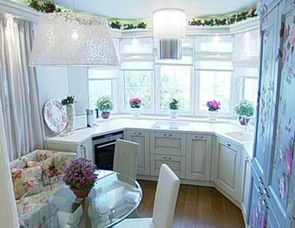 Кухня с эркерным окном дизайн фото Дизайн П-образной кухни 13 кв.м в эркере (17 фото)