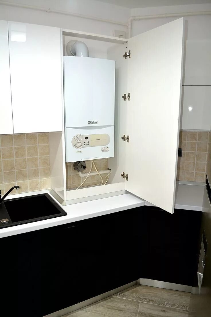 Кухня с газовой колонкой дизайн фото Pin su Mobila bucatarie Alb Negru Mdf Vopsit Lucios Arredamento moderno cucina, 