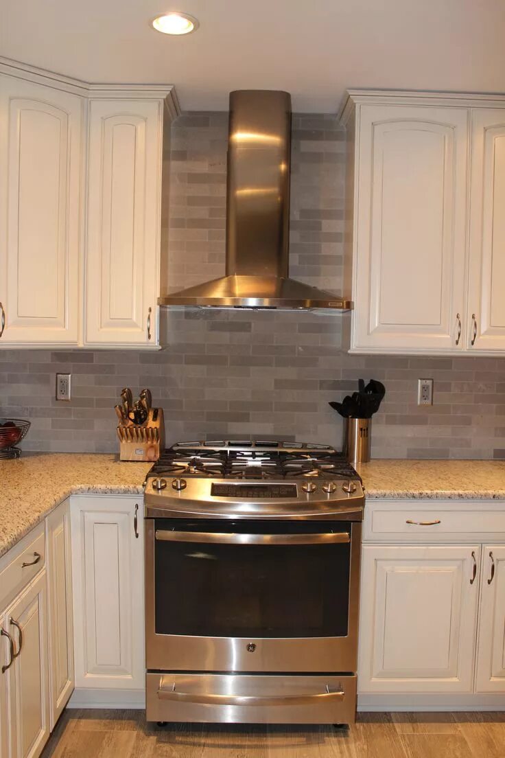 Кухня с газовой плитой дизайн Pin on Home Ideas Kitchen hood design, Kitchen design, Kitchen remodel