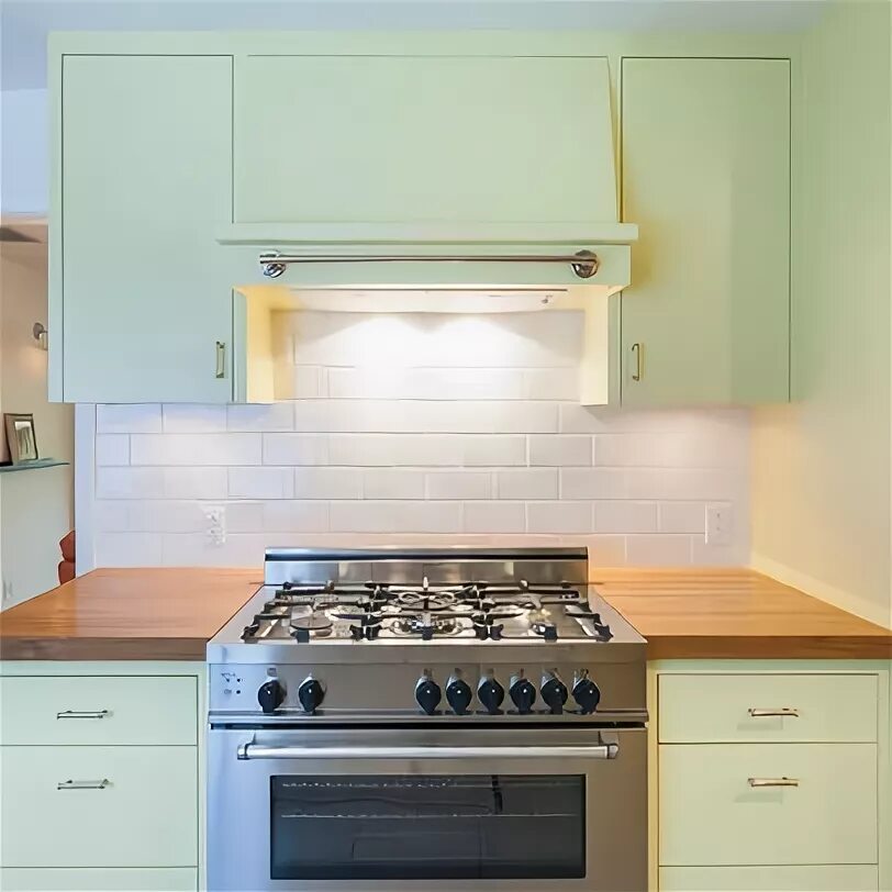 Кухня с газовой плитой дизайн фото My landlord would most likely never let this fly lol Butcher Block Galley Kitche