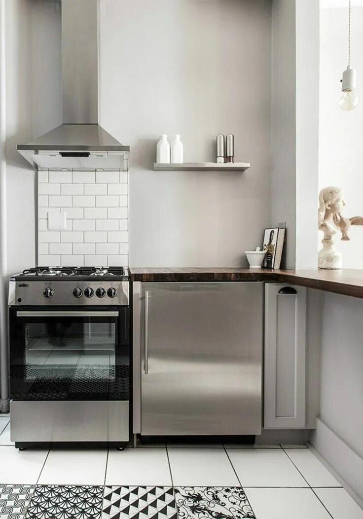 Кухня с газовой плитой фото Your Guide to Cleaning Stainless Steel Appliances & Cookware Kitchen design smal