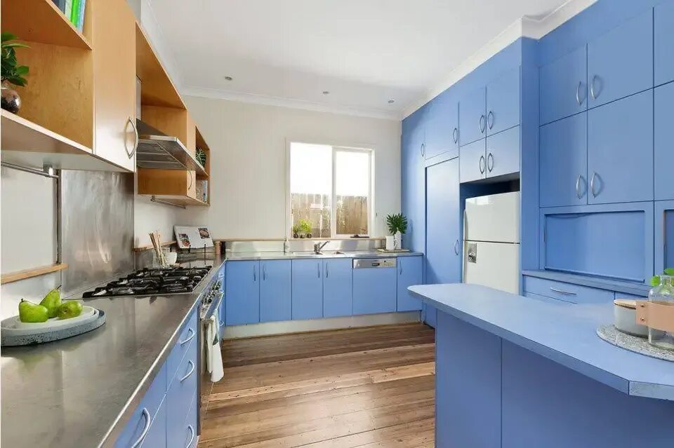 Кухня с голубыми стенами интерьер Blue color of the walls in the kitchen in the interior (54 Photos)
