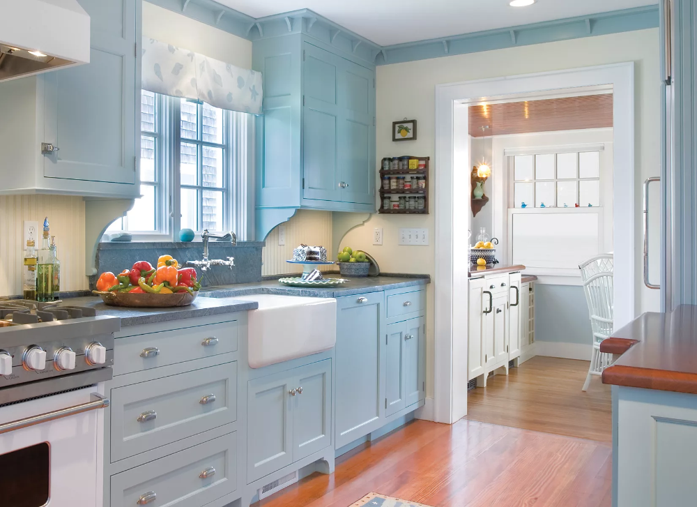 Кухня с голубыми стенами интерьер 10 Big Ideas for Small Kitchens Light blue kitchens, Kitchen and bath design, Co