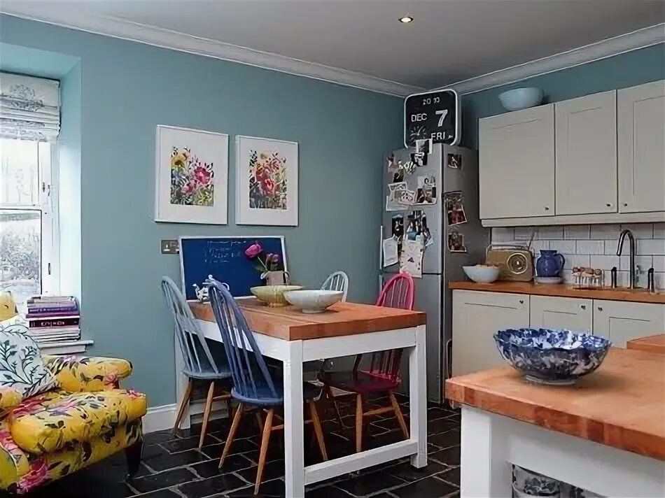 Кухня с голубыми стенами интерьер Comfy Cooking: Armchairs in the Kitchen Kitchen inspirations, Best kitchen color