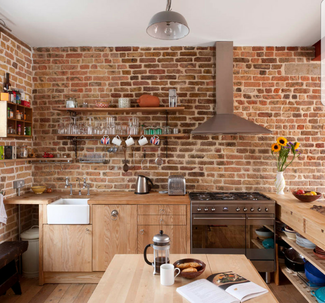 Кухня с кирпичной стеной фото дизайн open shelving small kitchen island wood Brick wall kitchen, Brick kitchen, Timel