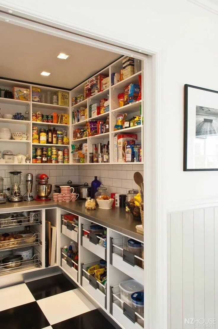 Кухня с кладовкой планировка The Butler's Pantry Like You've Never Seen It! Pantry design, Kitchen pantry des