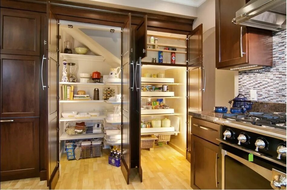 Кухня с кладовкой планировка Super Pantry: Part Kitchen, Closet and Craft Room Woodworking Network Pantry des
