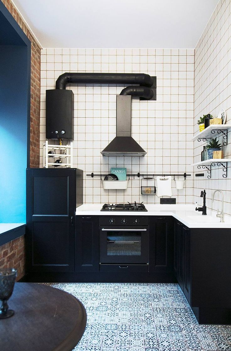 Кухня с колонкой дизайн современный Можно ли газовую колонку спрятать в шкаф: разрешается ли убрать прибор за кухонн