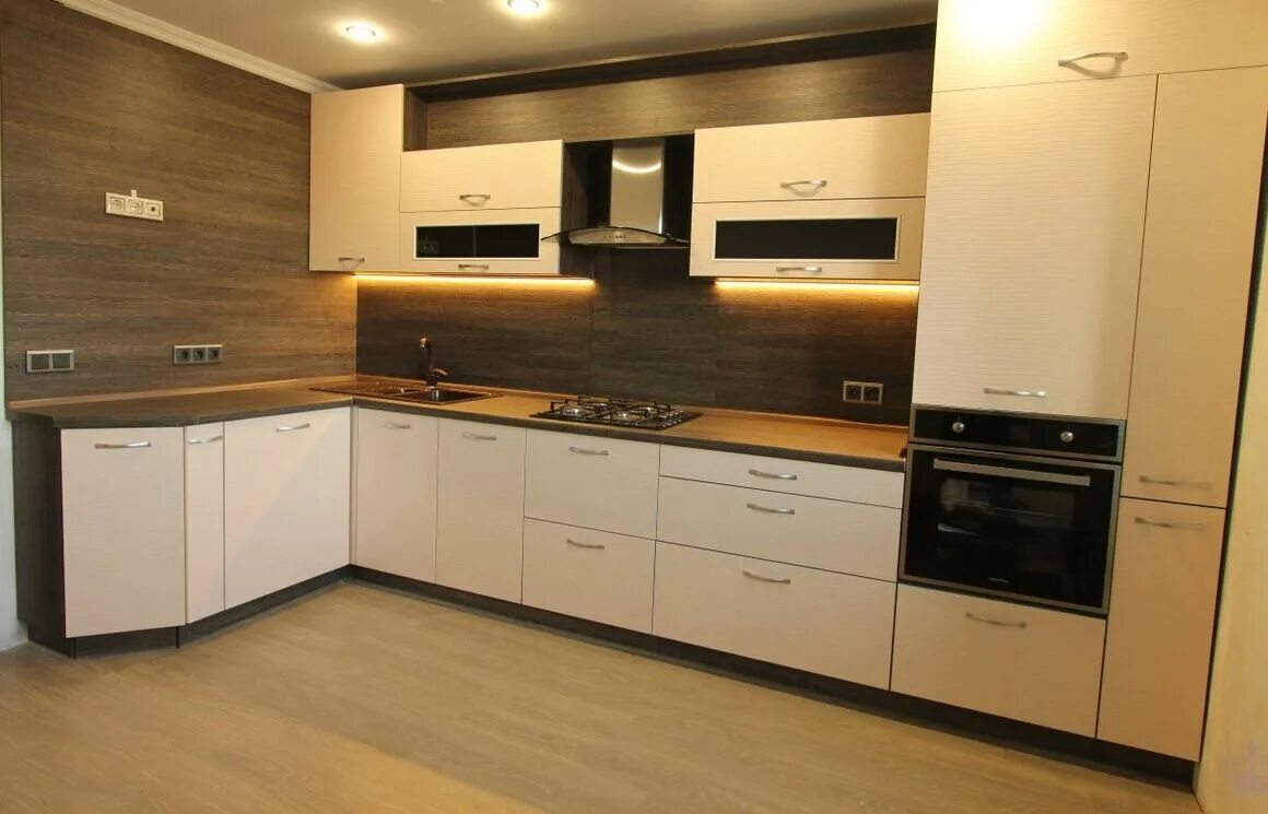 Кухня с коричневой столешницей фото Кухня под ключ на заказ в Челябинске "Витрина МАГ" - мебельная фабрика для дома 