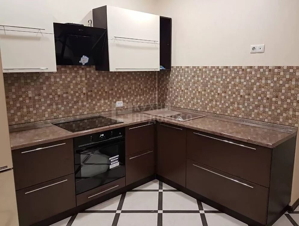 Кухня с коричневой столешницей фото Кухня Комино - купить в Новосибирске, цена от 173700 руб., фото, отзывы