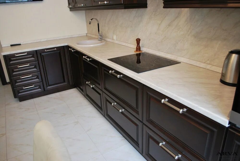 Кухня с коричневой столешницей фото Кухня Валенсия купить в Раменском от производителя недорого