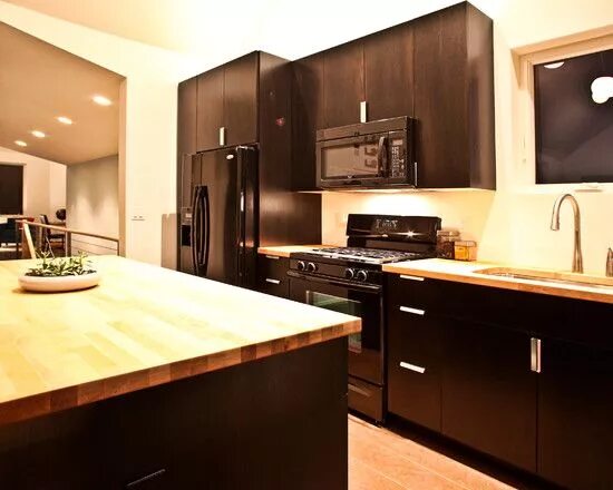 Кухня с коричневыми обоями фото Kitchen "black Appliances" Design, Pictures, Remodel, Decor and Ideas - Contempo