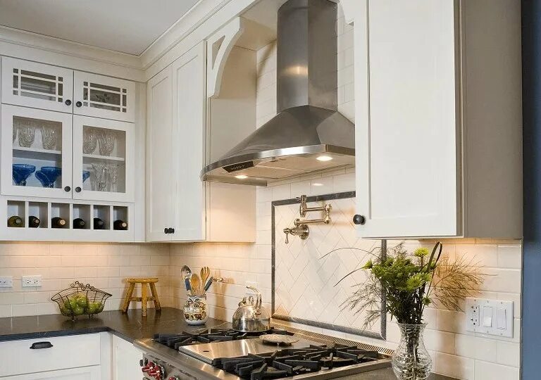 Кухня с купольной вытяжкой фото в интерьере Статьи о вытяжках - Страница 4