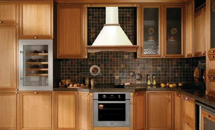 Кухня с купольной вытяжкой фото в интерьере Кухонные вытяжки с подключением к вентиляции