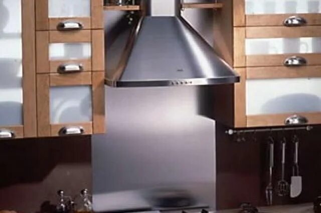 Кухня с купольной вытяжкой фото в интерьере Правда, что в домах с газовыми плитами запретили ставить кухонные вытяжки? Аргум